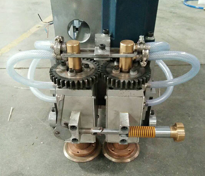 屋面手持便攜式自動滾焊機